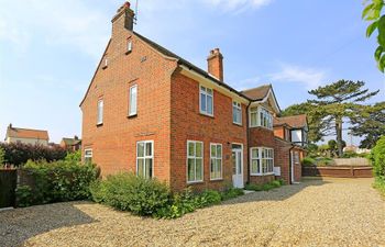 The Lollypop House Holiday Cottage