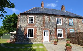 Photo of Tudor Cottage