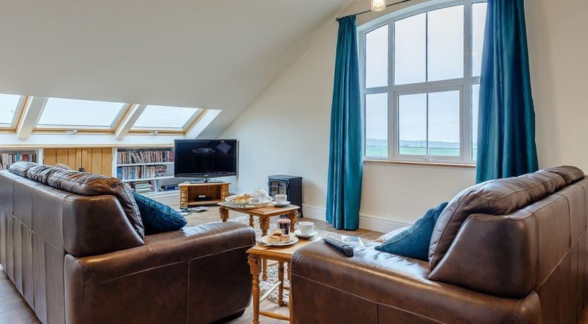 Photo of 3 Bed in Frithelstock Stone