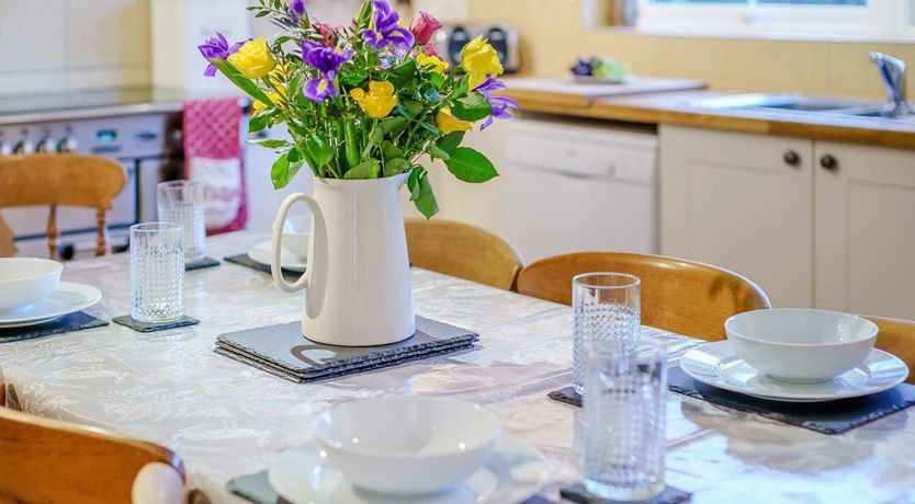 Photo of 3 Bed in Frithelstock Stone