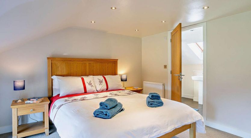 Photo of 2 Bed in New Mill