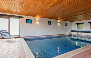 in New Mill (EMLEY) Holiday Cottage