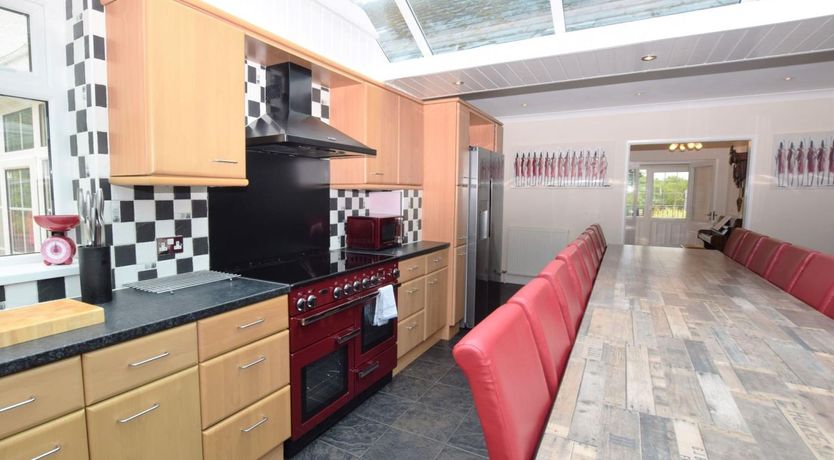 Photo of 10 Bed in Lampeter