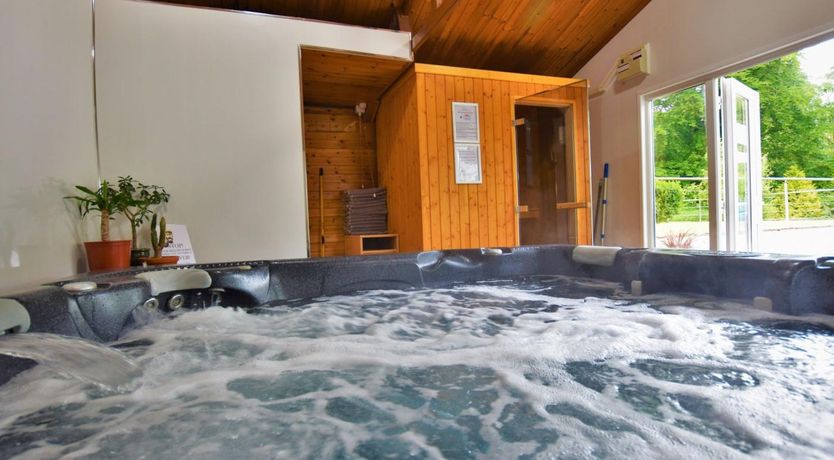 Photo of 10 Bed in Lampeter