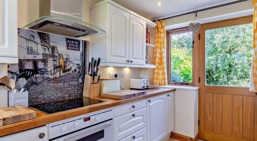 Photo of 2 Bed in Higher Clovelly