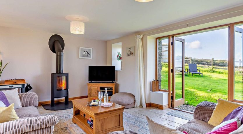 Photo of 2 Bed in Higher Clovelly