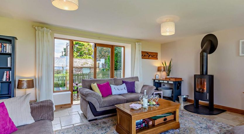 Photo of 2 Bed in Higher Clovelly