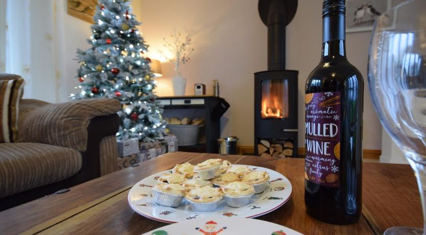 Photo of 2 Bed in Higher Clovelly