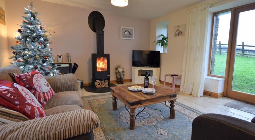 Photo of 2 Bed in Higher Clovelly