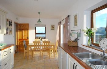 Little Liss Cottage - Compact and cute Holiday Cottage