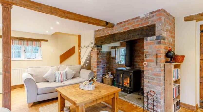 Photo of 1 Bed in Naunton Beauchamp