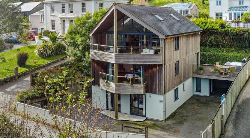 Photo of 4 Bed in Carharrack