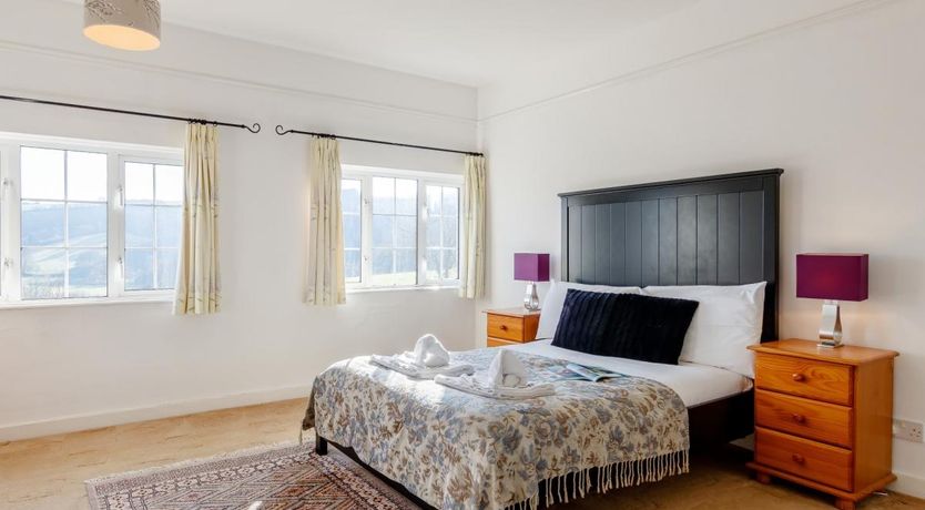 Photo of 7 Bed in Exford