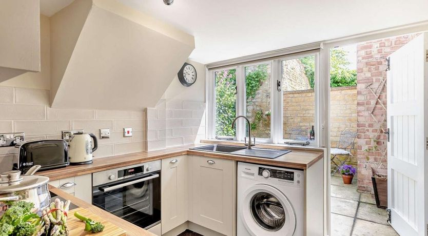 Photo of 1 Bed in Broadway