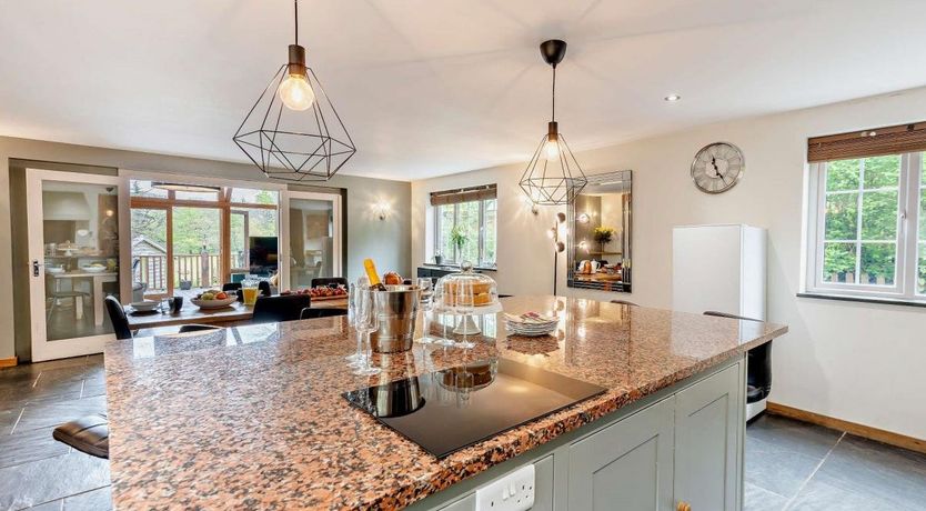 Photo of 3 Bed in Thornbury