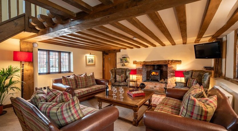 Photo of 8 Bed in Bettws Cedewain