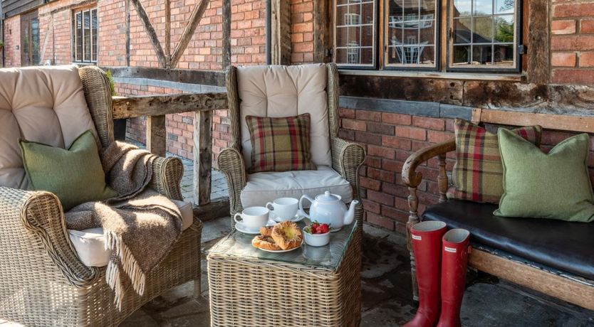 Photo of 8 Bed in Bettws Cedewain