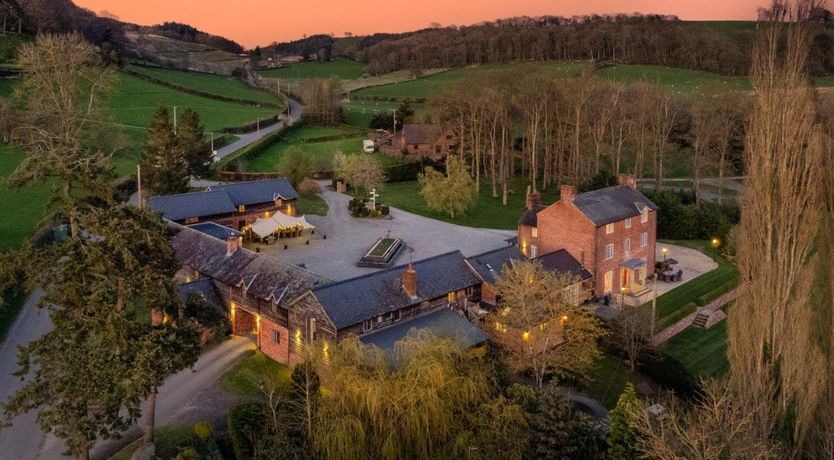 Photo of 8 Bed in Bettws Cedewain