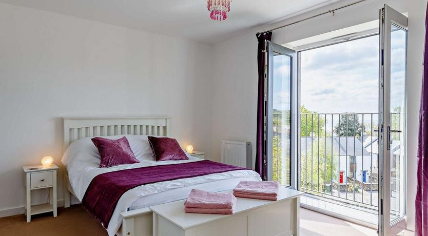 Photo of 1 Bed in Charlestown