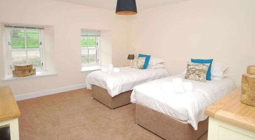 Photo of 2 Bed in Lintrathen