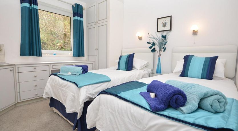 Photo of 2 Bed in Polbathic