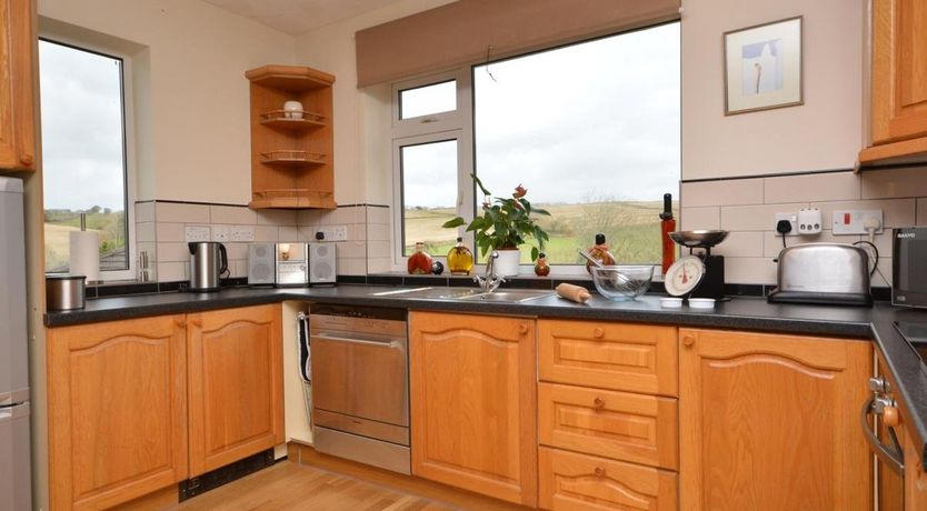 Photo of 2 Bed in Polbathic