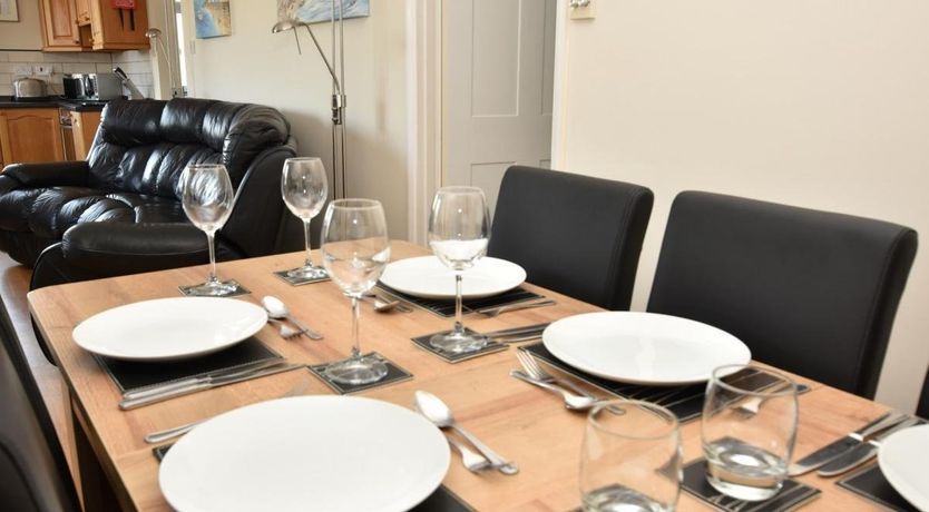 Photo of 2 Bed in Polbathic