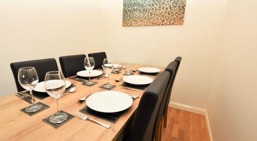 Photo of 2 Bed in Polbathic