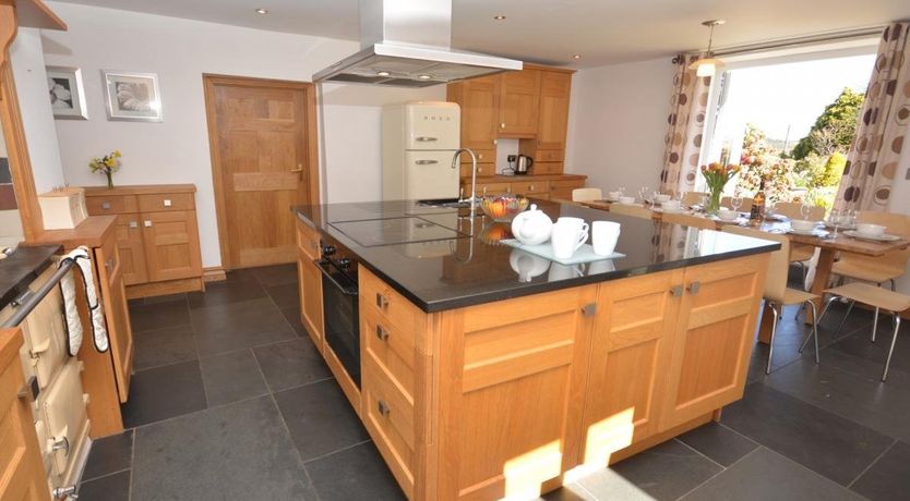 Photo of 5 Bed in Shirwell