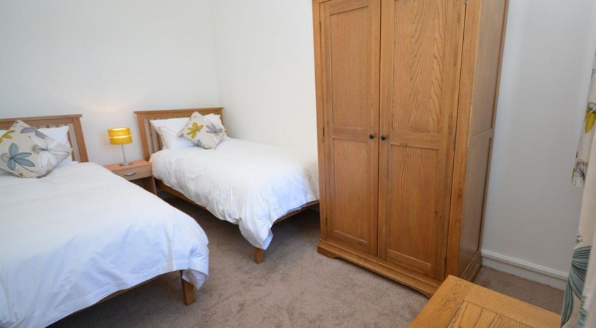 Photo of 5 Bed in Shirwell