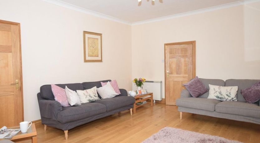 Photo of 5 Bed in Shirwell