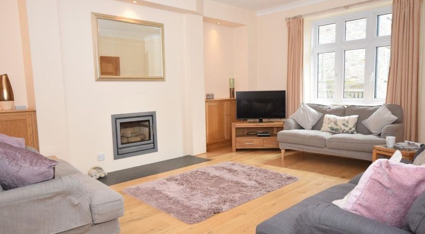 Photo of 5 Bed in Shirwell