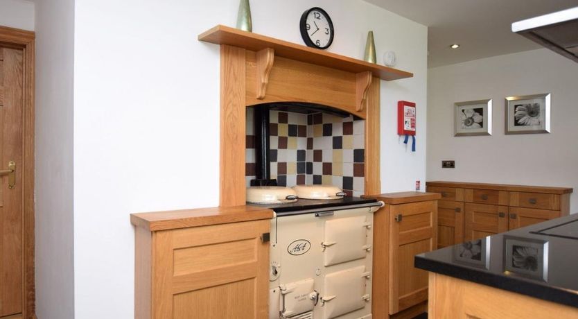 Photo of 5 Bed in Shirwell