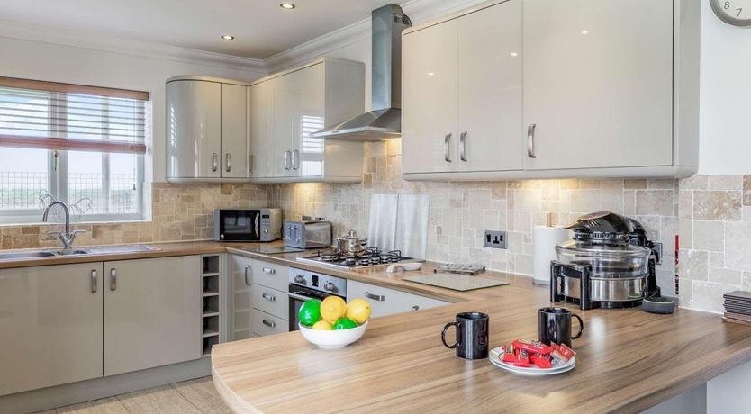 Photo of 6 Bed in Primrose Valley