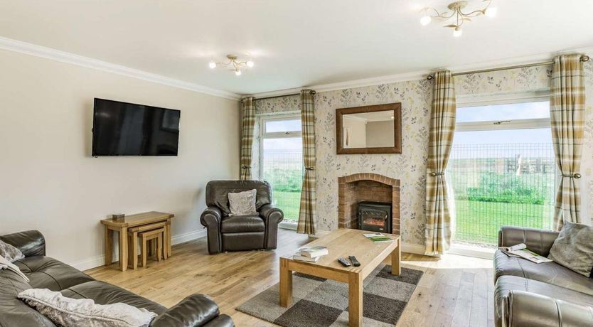 Photo of 6 Bed in Primrose Valley