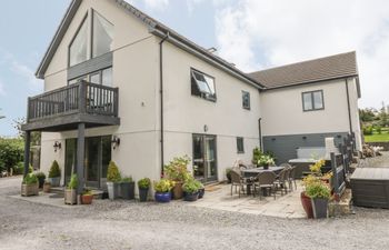Nant-yr-Rhedyn Holiday Home