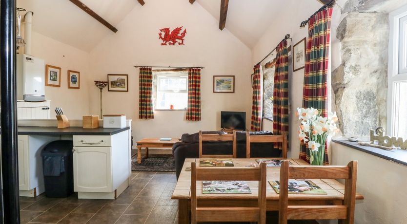 Photo of Bwthyn yr Onnen (Ash Cottage)