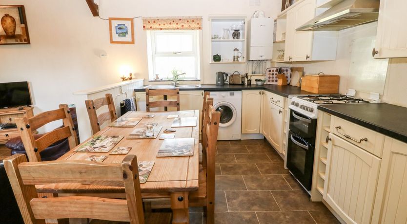 Photo of Bwthyn y Dderwen (Oak Cottage)