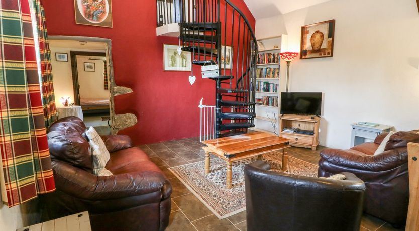 Photo of Bwthyn y Dderwen (Oak Cottage)