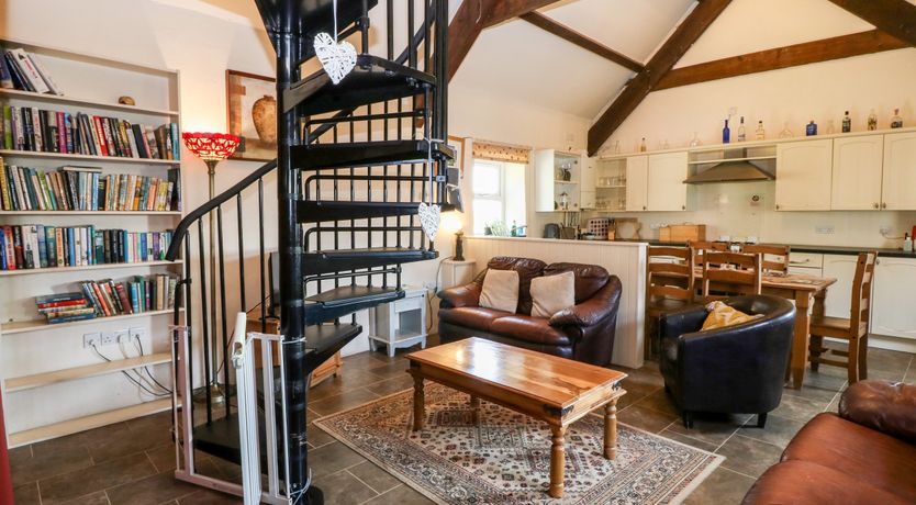 Photo of Bwthyn y Dderwen (Oak Cottage)