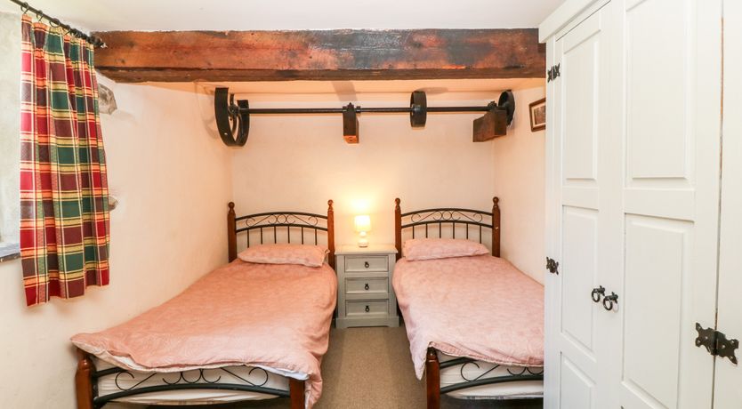 Photo of Bwthyn y Dderwen (Oak Cottage)