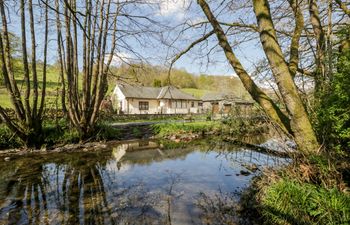 Riverside Holiday Cottage