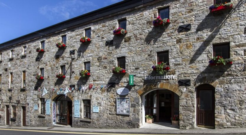 Photo of Luxury 1 Bed (Sleeps 4), Available Now