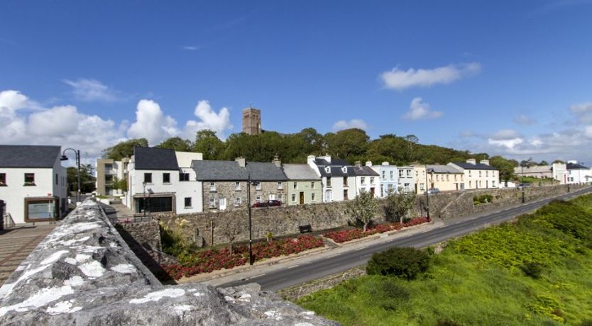 Photo of Luxury 1 Bed (Sleeps 4), Available Now