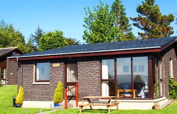 Pine Lodge Holiday Cottage