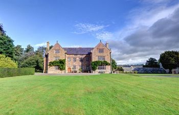 Lloyd Hall Holiday Cottage