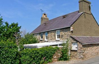 Dolfor Holiday Cottage