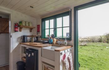 Peat Gate Shepherd's Hut Holiday Cottage