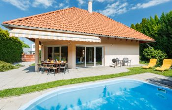 Perla Holiday Home