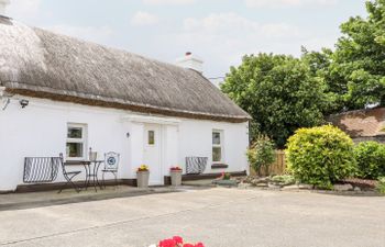 Whispering Willows - The Thatch Holiday Cottage